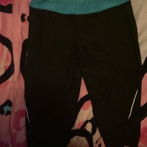 AVIA cropped leggings. They are large. Blue waistband rest is black.